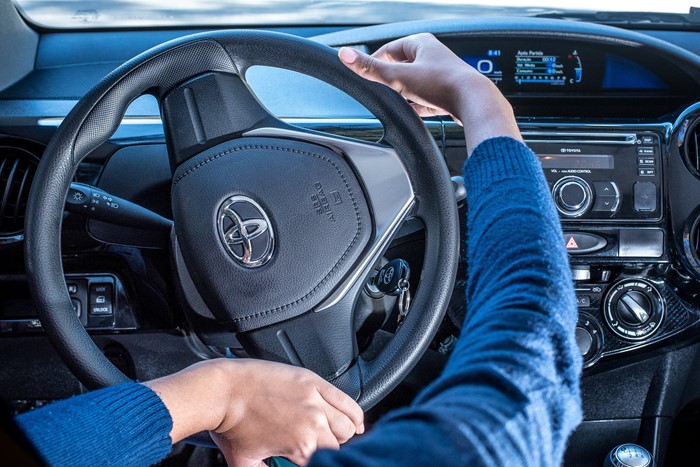 Motorista de ônibus receberá horas extras por atividades feitas no trajeto da viagem 